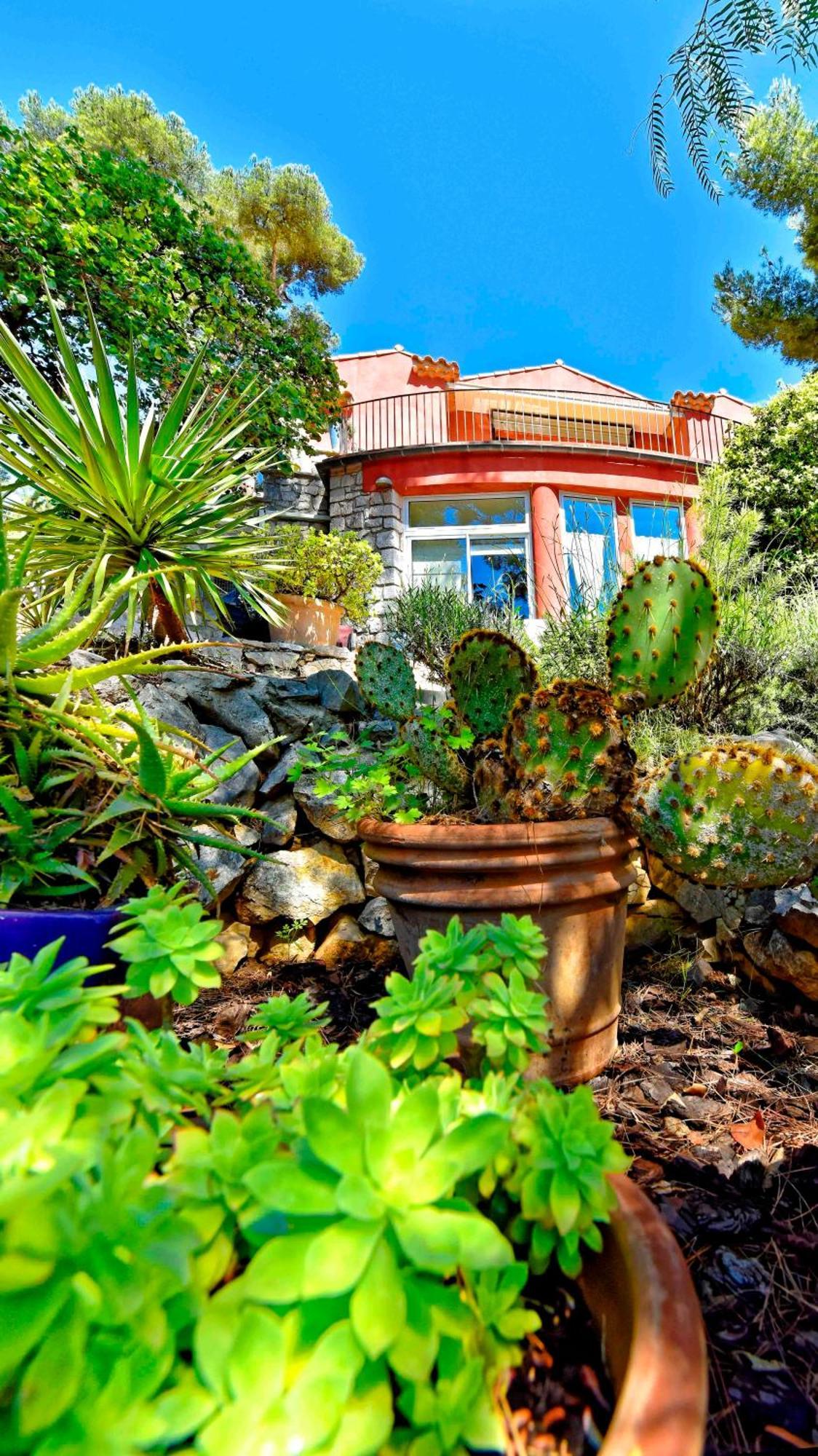 Apartment Avec Jardin Dans Rocaille Cassis