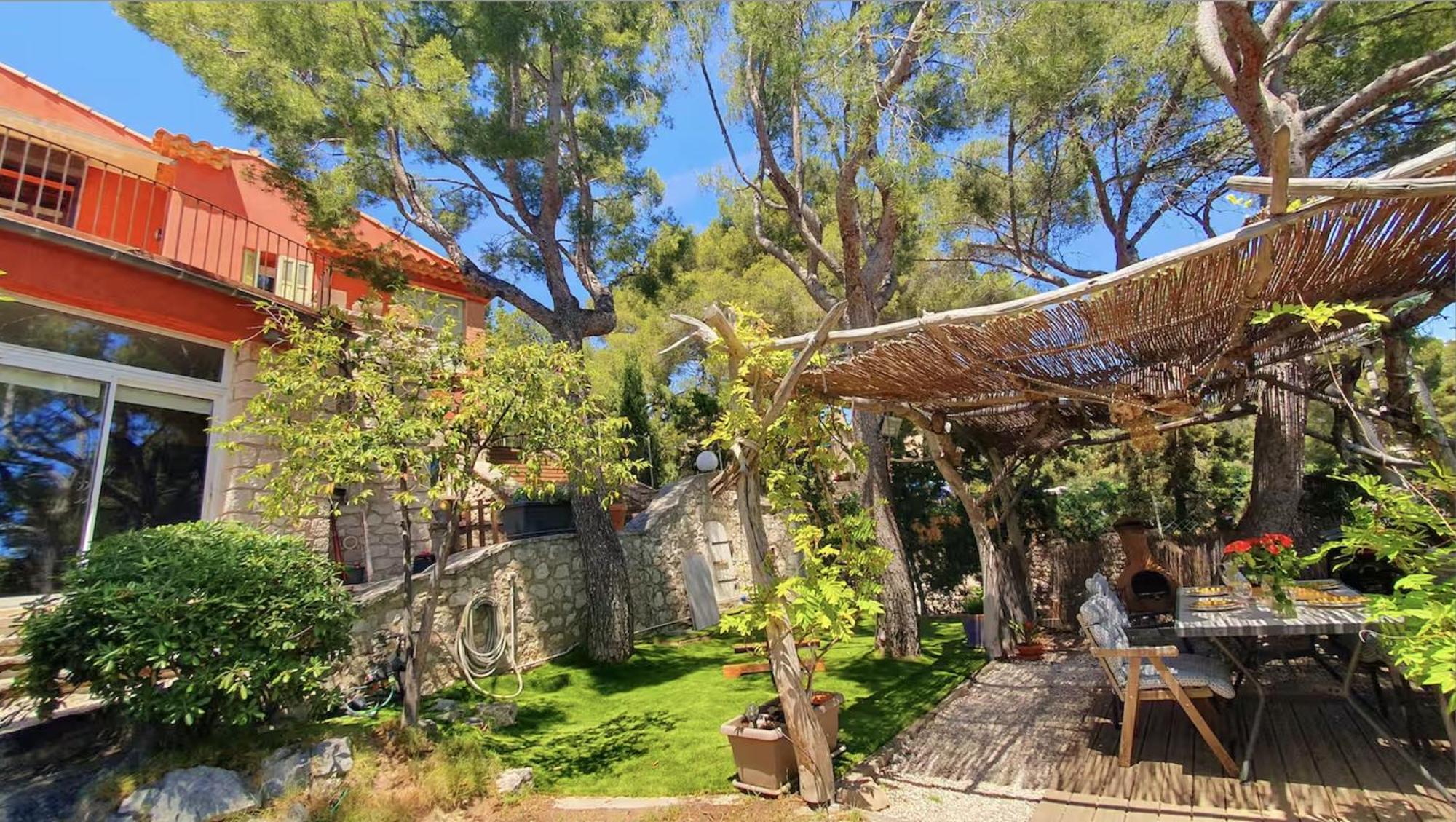 T3 Avec Jardin Dans Rocaille Cassis